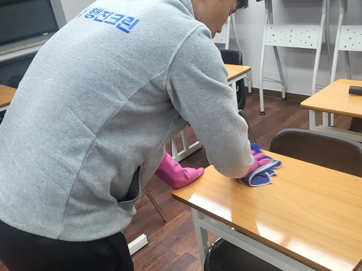 의왕시 내손동 유치원 책걸상 교실 위생청소 사례 - 행진크린