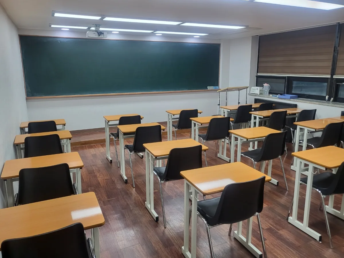 의왕시 삼동 어린이집 과학실 장비 주변 정밀 위생청소 사례 - 행진크린