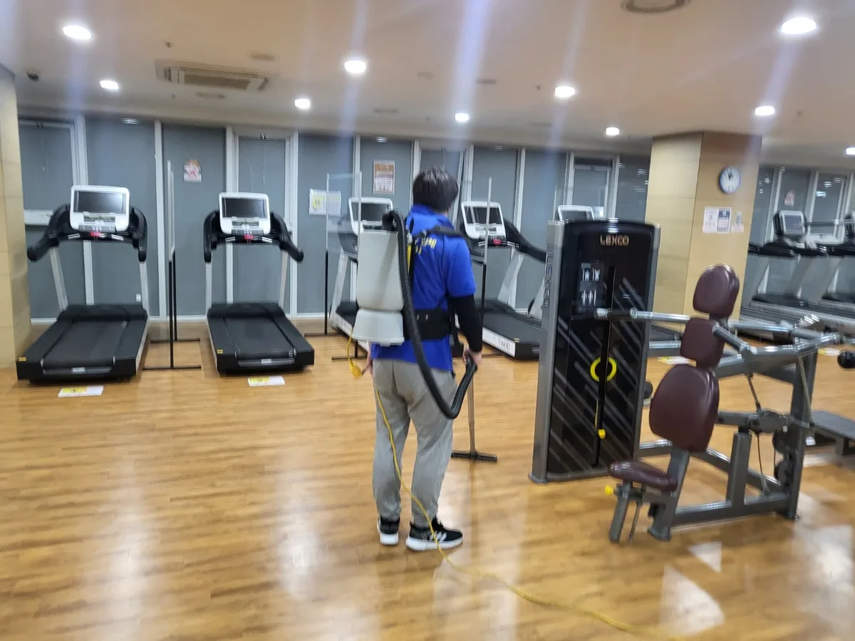 김포시 구래동 헬스장 샤워실 장비 주변 정밀 위생청소 사례 - 행진크린