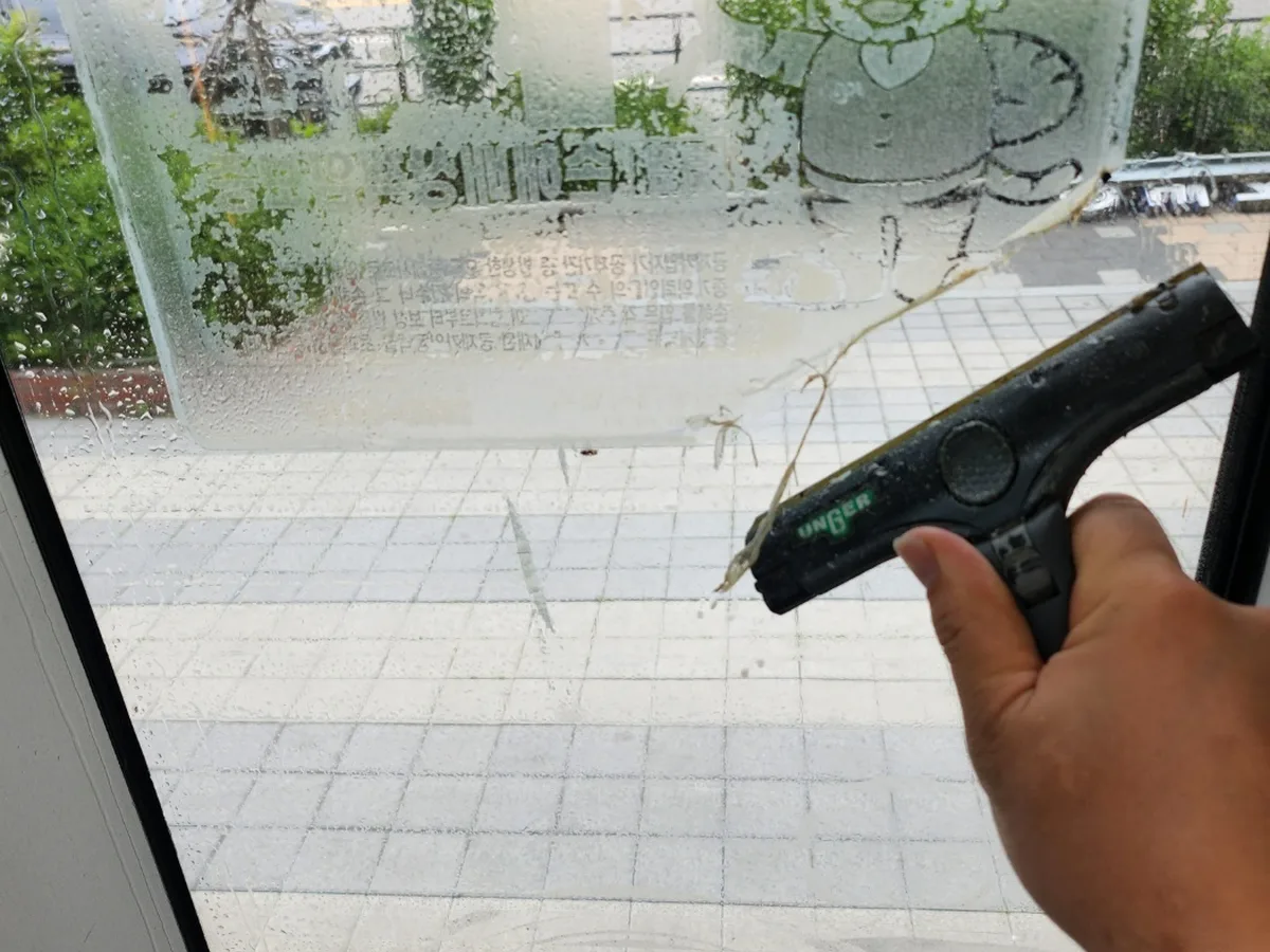 안산시 단원구 대부북동 사무실 고층 외창 장비 주변 정밀 위생청소 사례 - 행진크린